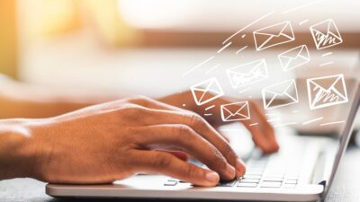 ordinateur automatisation emails