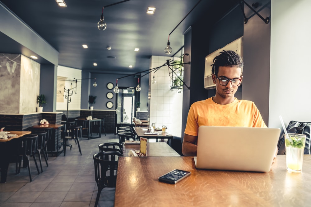 travailler freelance ordinateur