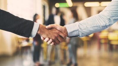 client serre main entreprise